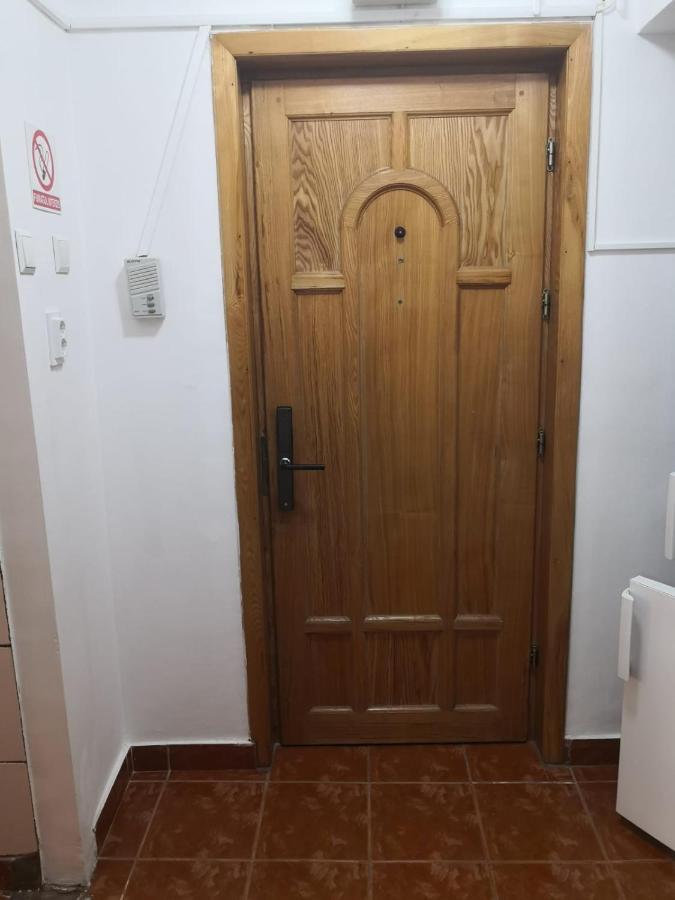 Apartament Cu Doua Camere Targu Jiu Ngoại thất bức ảnh