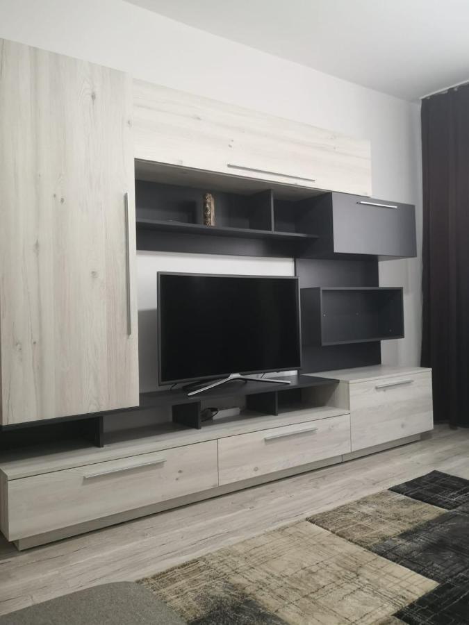 Apartament Cu Doua Camere Targu Jiu Ngoại thất bức ảnh