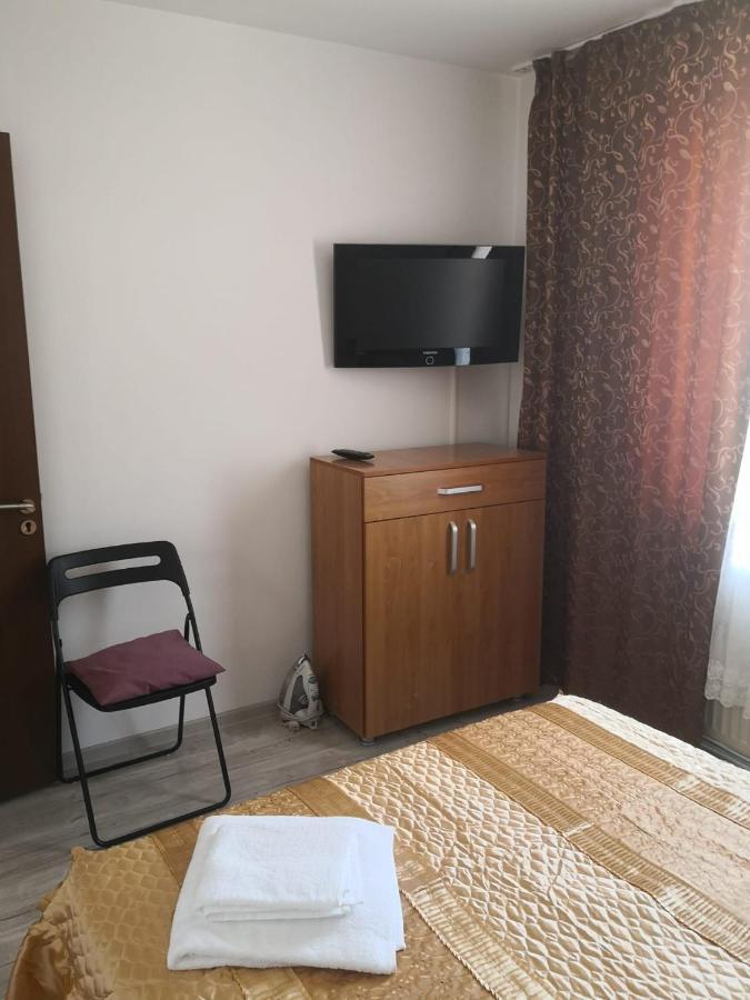 Apartament Cu Doua Camere Targu Jiu Ngoại thất bức ảnh
