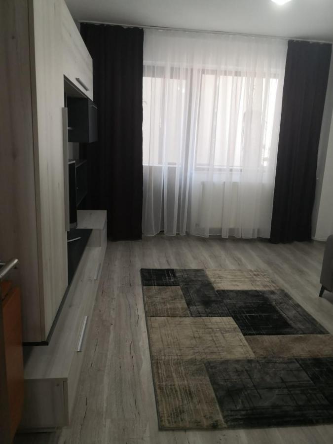 Apartament Cu Doua Camere Targu Jiu Ngoại thất bức ảnh