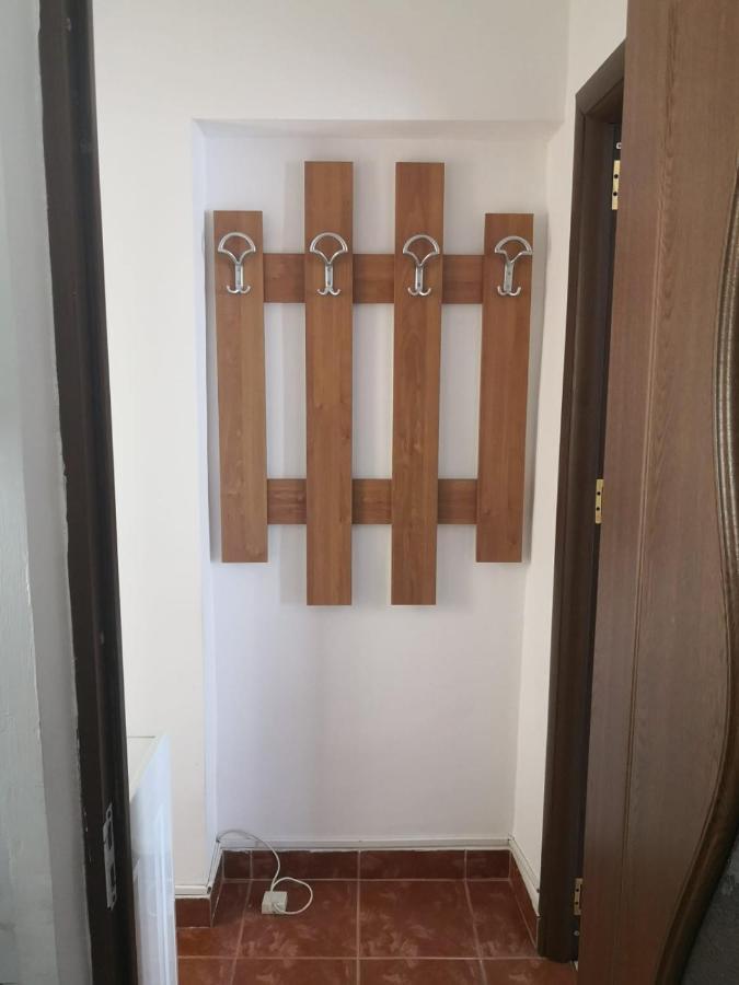 Apartament Cu Doua Camere Targu Jiu Ngoại thất bức ảnh